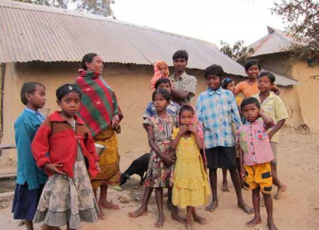A Malayarayar family in Kerala, reflecting the community's close-knit social life and distinctive highland heritage.