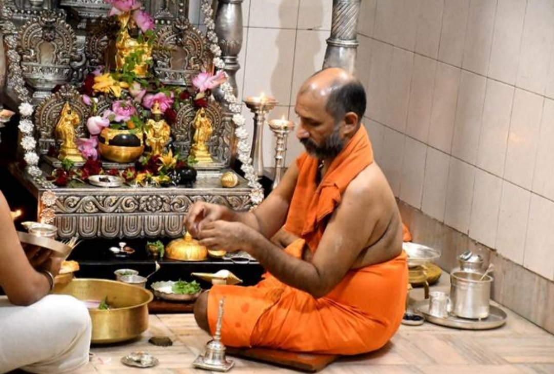 Temple ritual — priestly traditions remain an important part of Brahmin religious life.