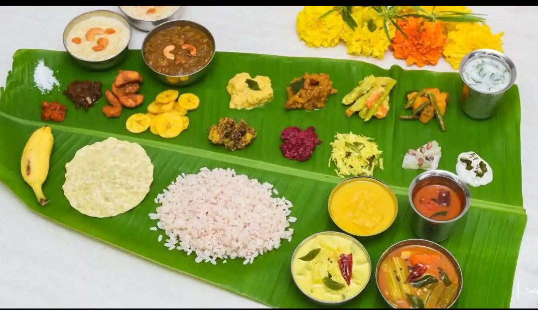 A traditional Kerala sadya served on a banana leaf, featuring the vegetarian temple-community cuisine associated with Varier households.
