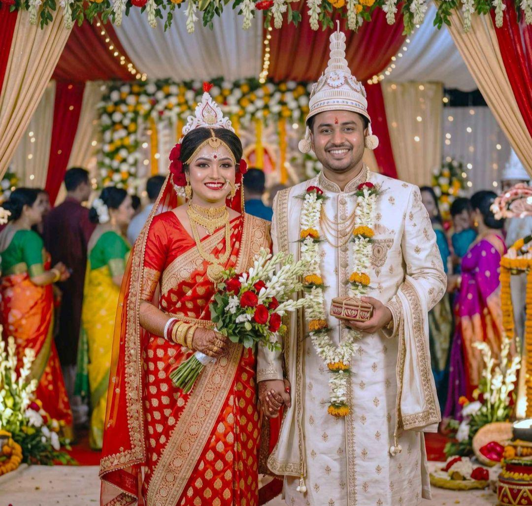 Traditional Bhuimali dress follows the wider rural Bengali style of sari, dhoti, kurta and gamchha.