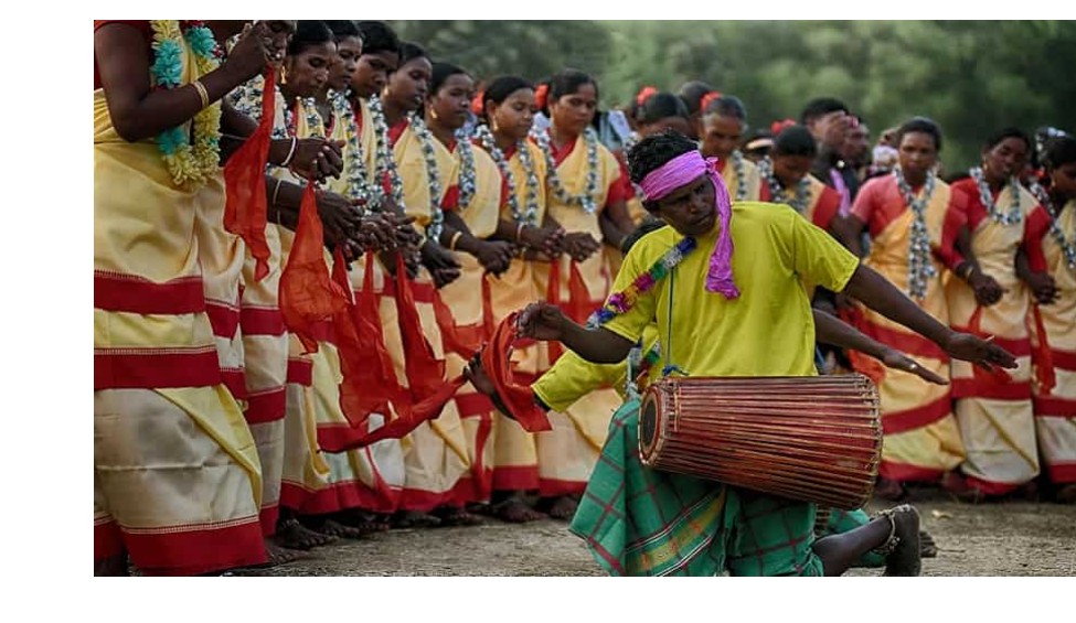 Community dance and music during a Santal festival. Source: TravelWorldPlanet photographic report.