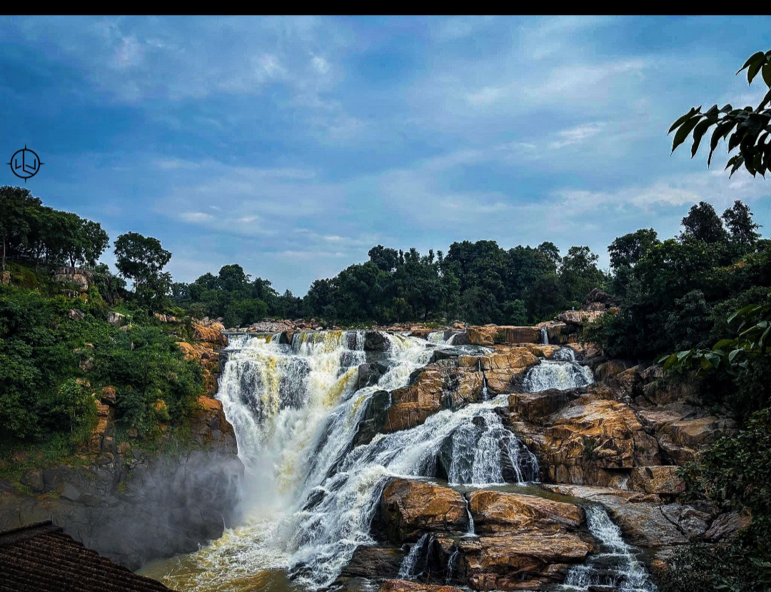 Hundru Falls on the Ranchi Plateau, one of the spectacular waterfalls within the wider Munda country.