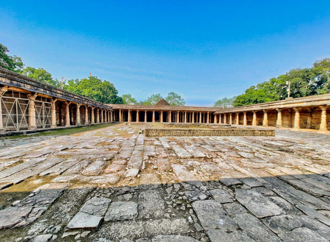 Dhar as the Paramara capital and centre of learning